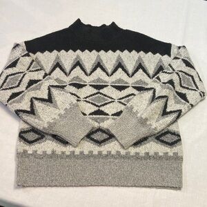 Beautiful Gray & Black Womens Sweater EUC Size M